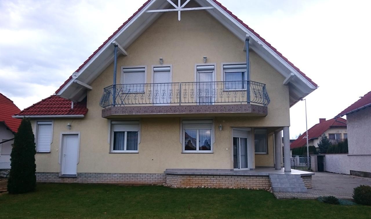 Natalie Appartment Buk Luaran gambar