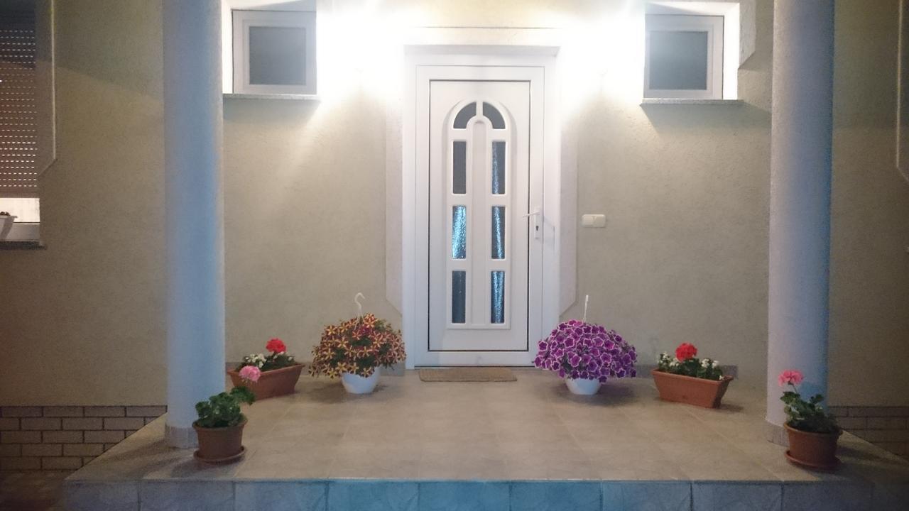 Natalie Appartment Buk Luaran gambar